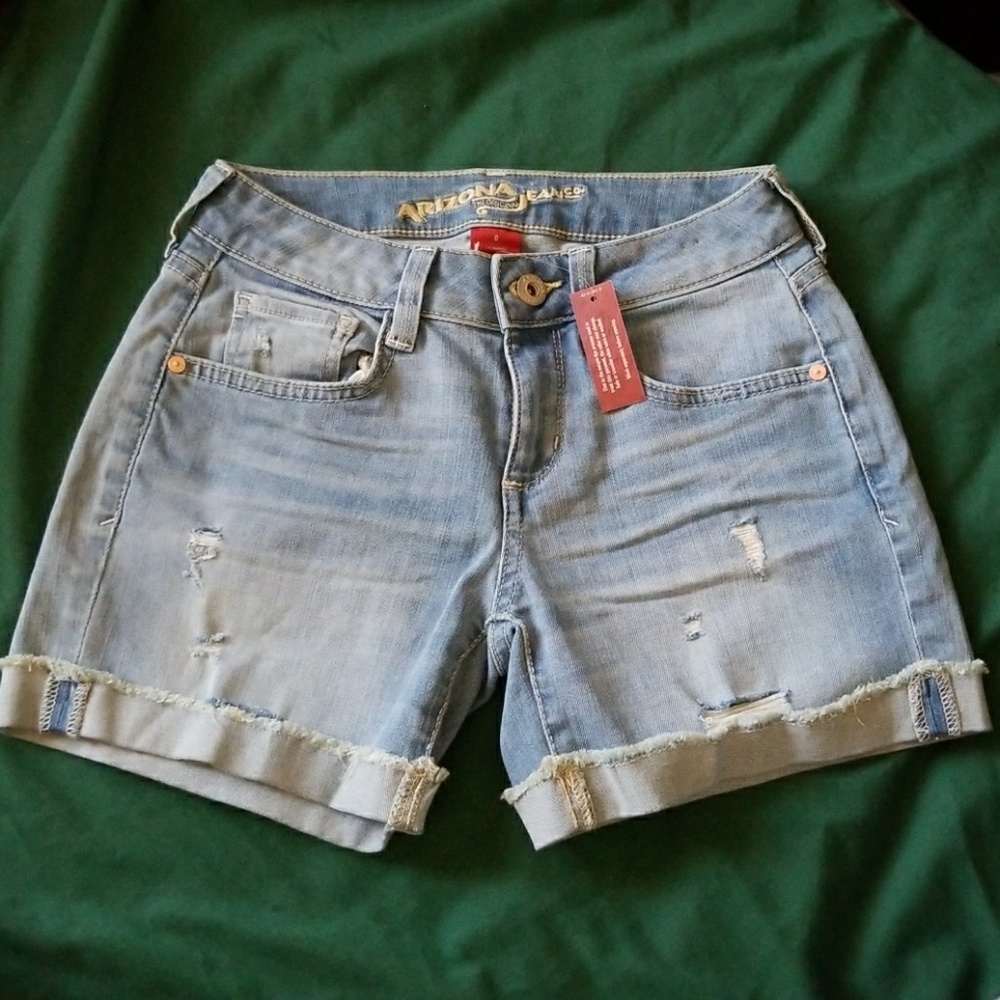 NEW Mid-rise distressed light washed jean shorts.